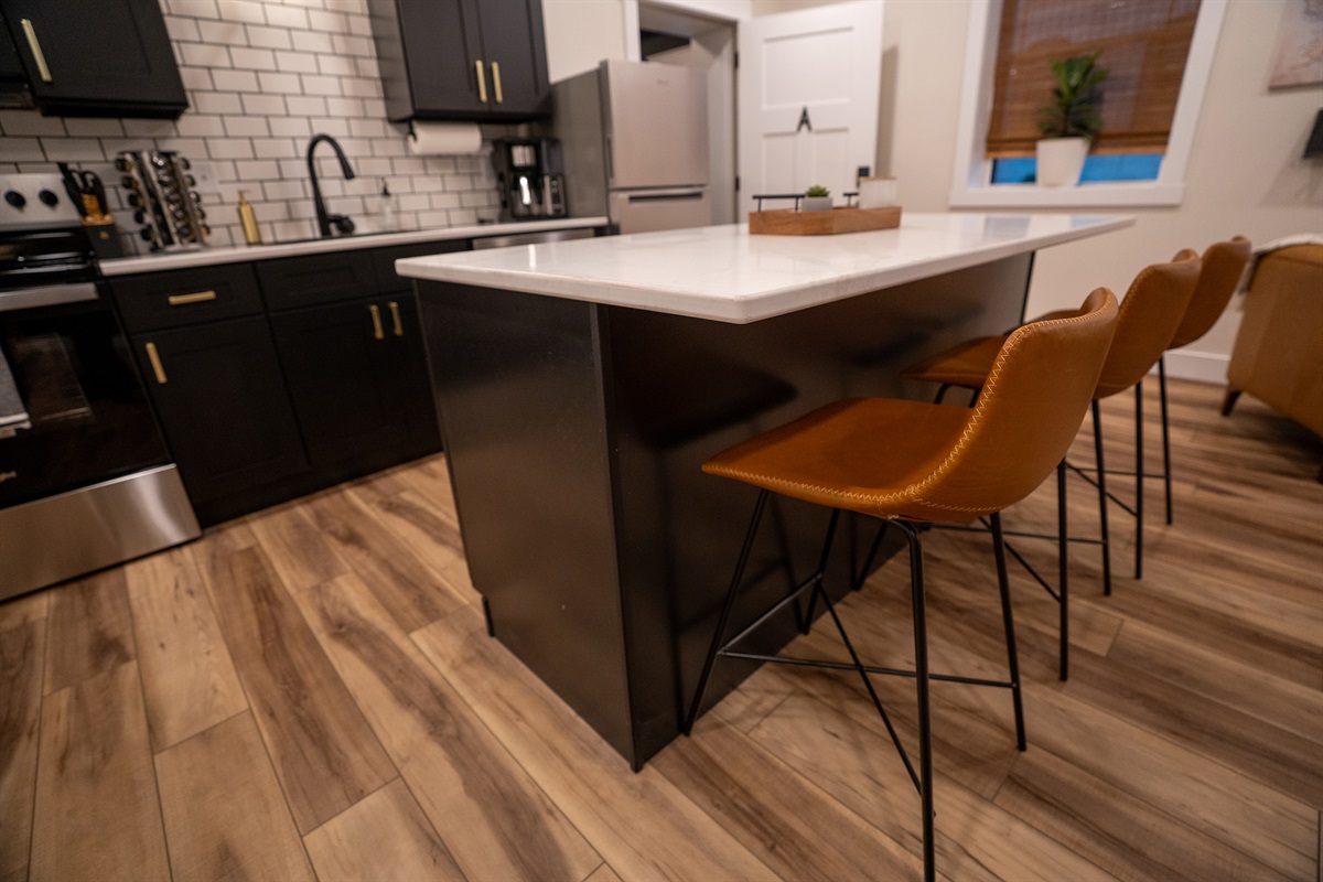 Seating for 3 at the breakfast bar