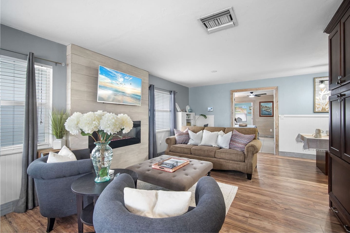 Living room, with the smart TV