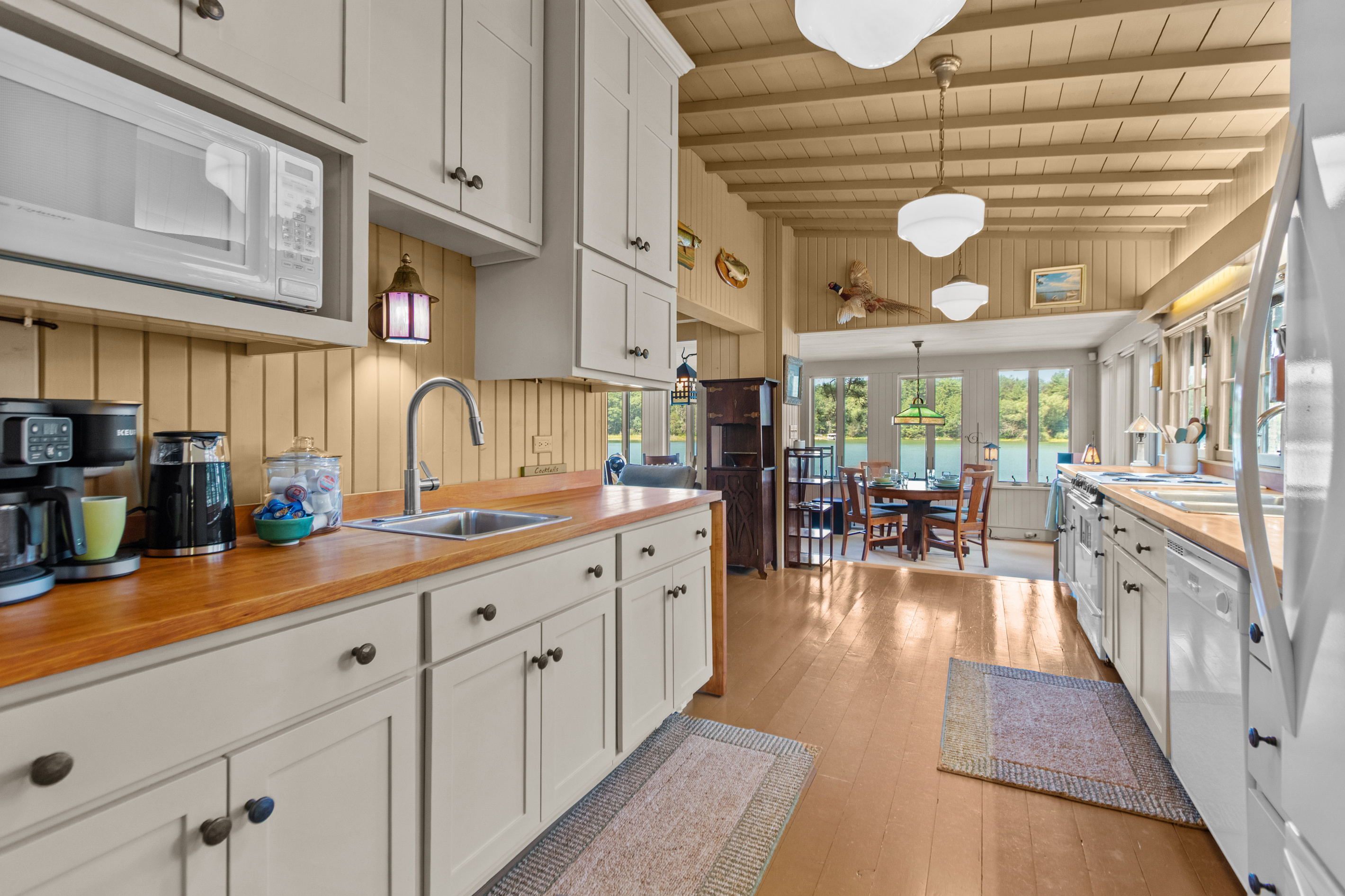 Start your mornings at the coffee bar, warm up a quick snack, or enjoy the extra space and convenience of a second sink—little touches that make your stay feel easy.
