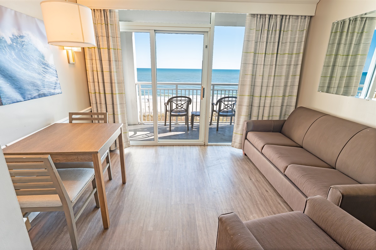 Living Room with Stunning Views🌊☀️