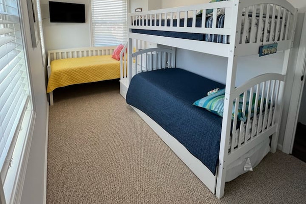 Guest room #2 with 4 Twin sized beds and Smart TV