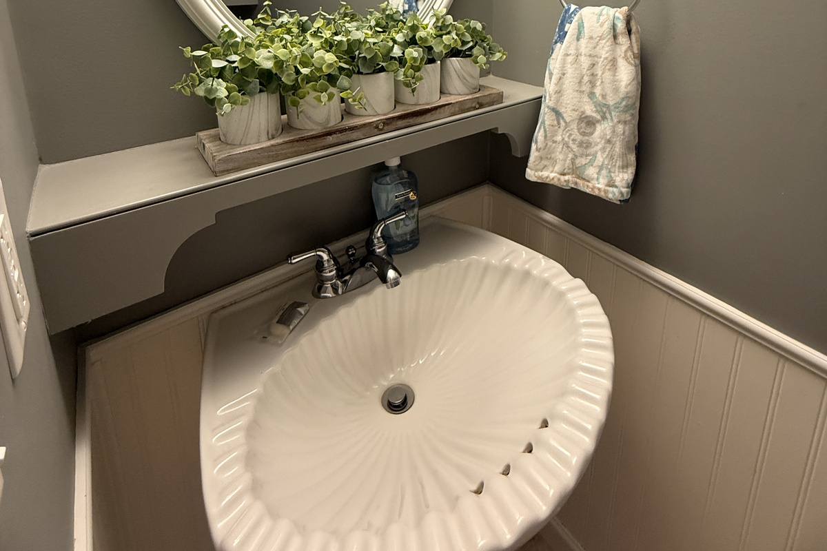 Half bathroom vanity