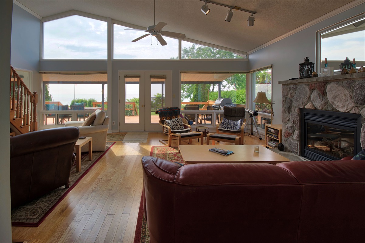 e1144e19c909495fa296f4ba1c3544c9 Large