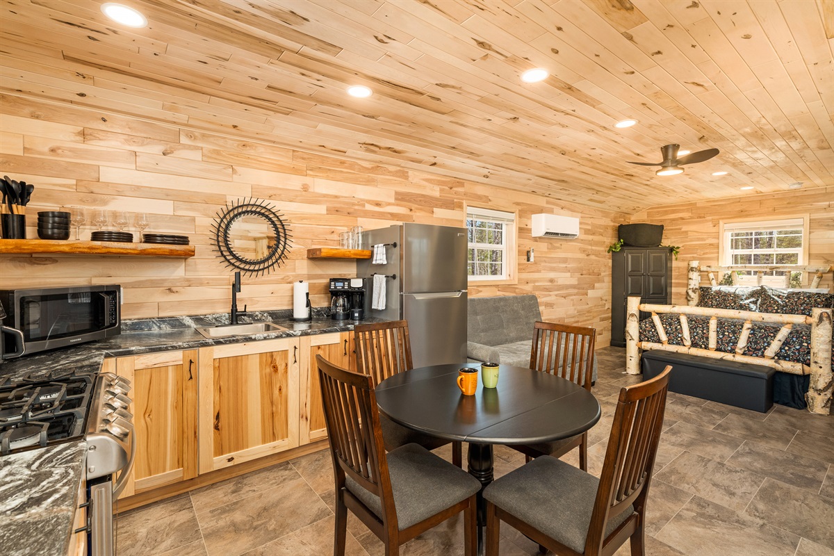 Ridge Cabin - Dining for 4