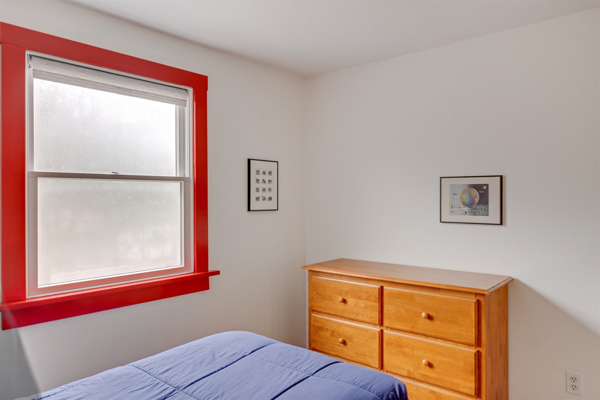 Front Guest Bedroom - Dresser
