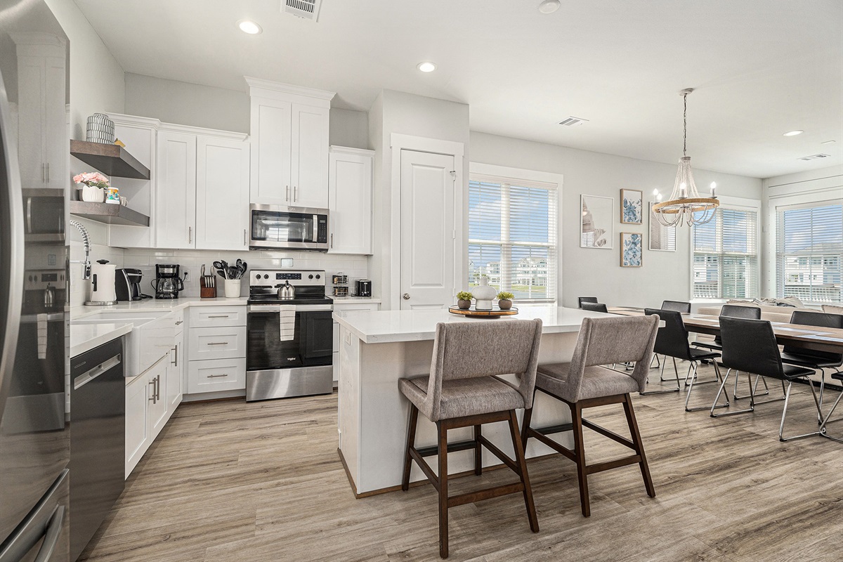 e11b02b58b6945919e2b5062ab846bce Large | Beachhouse | Texas | TX | Vacation Homes | Galveston | Crystal Beach | Kokomo | Breezy Days | Beachfront Elegance | Sunrise Serenity | Southern Sands Property Management, LLC