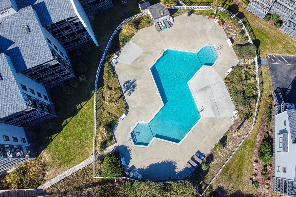 Bird's-eye view of the pool