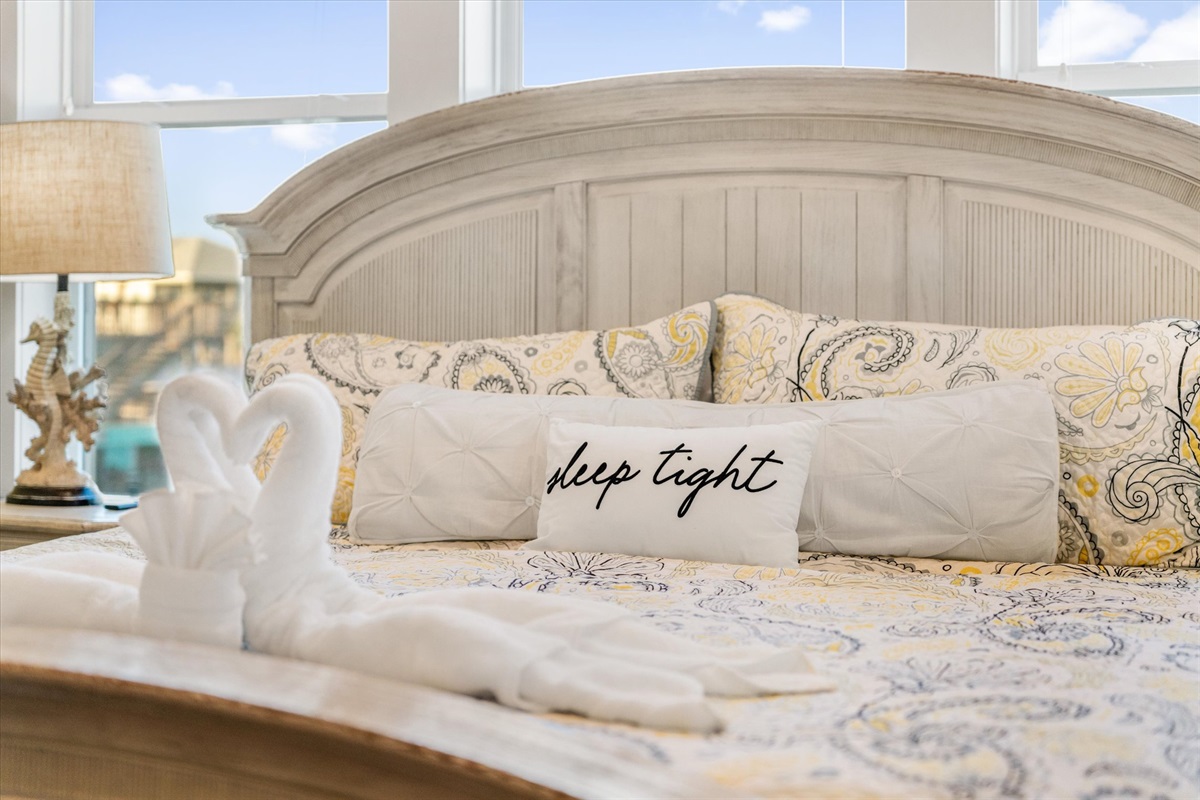 e11d7e9037bc41f78562ffadd1d48a19 Large | Beachhouse | Texas | TX | Vacation Homes | Galveston | Crystal Beach | Kokomo | Breezy Days | Beachfront Elegance | Sunrise Serenity | Southern Sands Property Management, LLC
