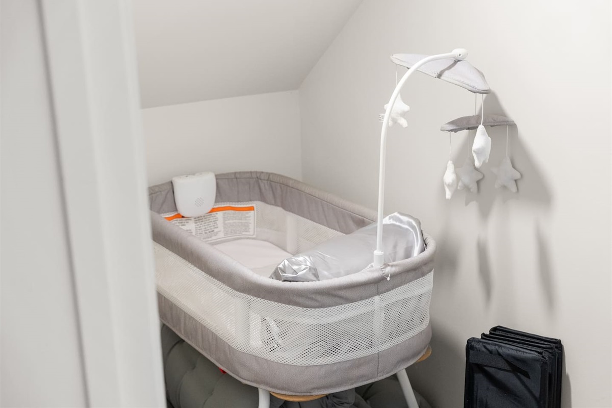 Bassinet and pack ‘n play provided—perfect for families traveling with babies or toddlers.
