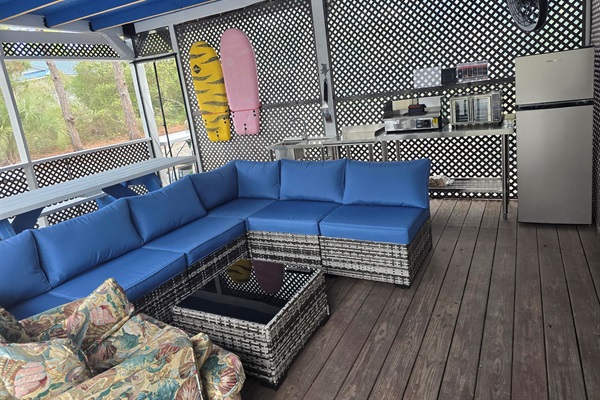 Ahhhh, lounge in the screened patio