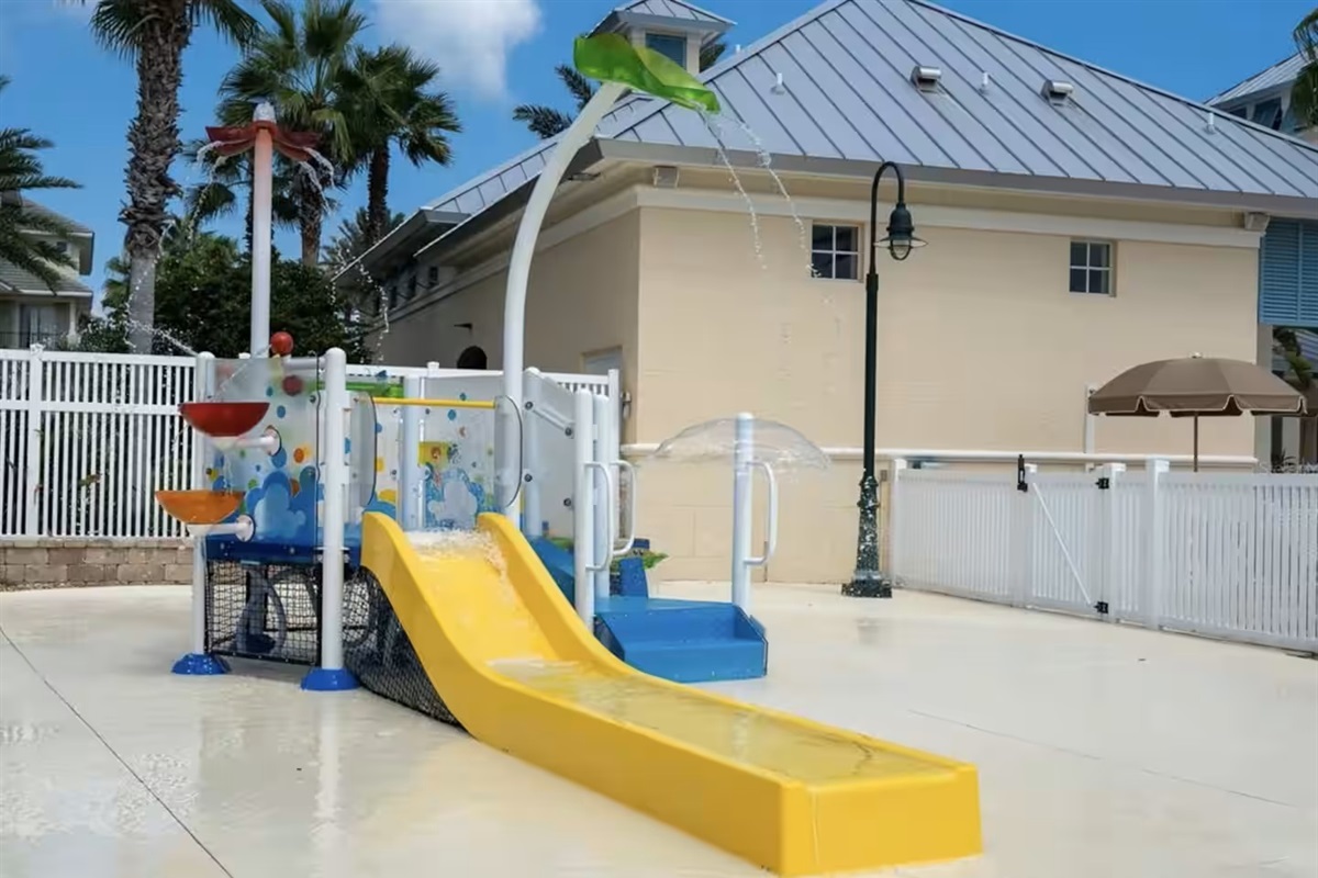 Splash time for the little ones 💦
The Cinnamon Beach kids’ splash area features slides and water play—perfect for safe, fun-filled afternoons while parents relax nearby.
