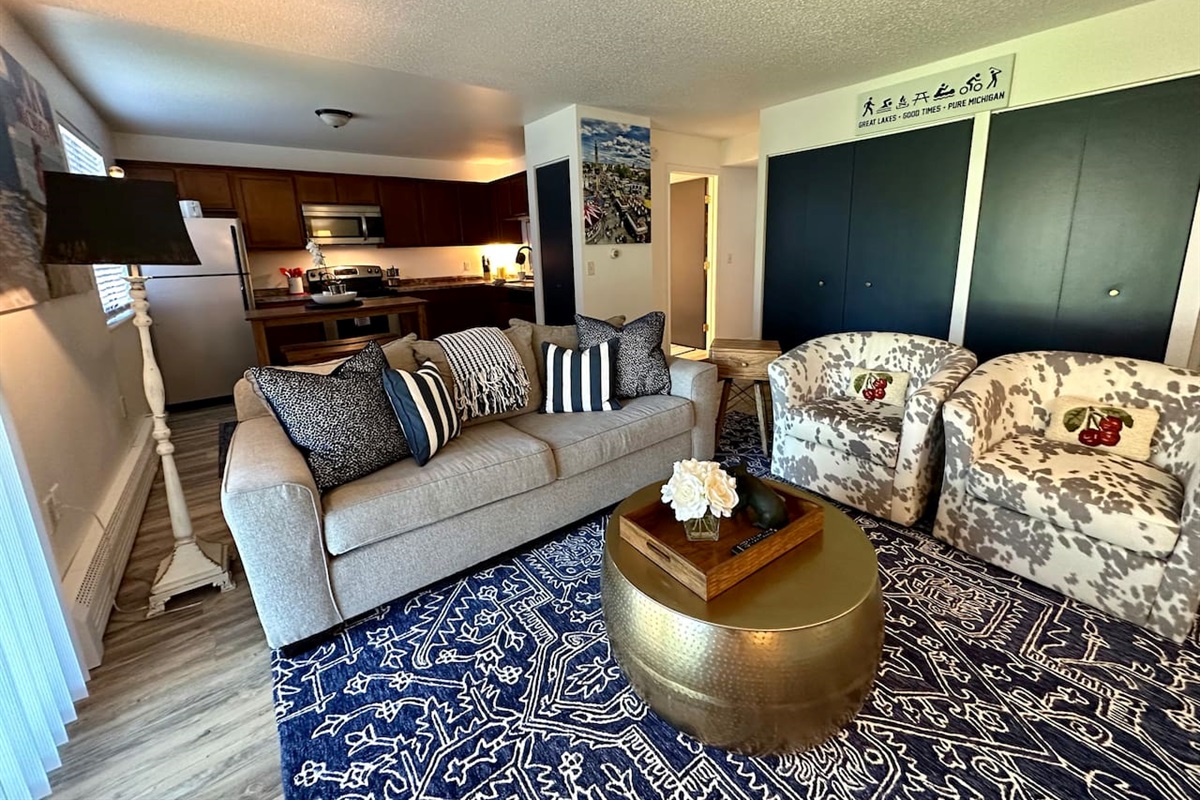 Chic, open-concept living with cozy seating, stylish decor, and a fully equipped kitchen. Enjoy a smart TV, fast Wi-Fi, and a touch of Michigan charm. Perfect for relaxing or entertaining—your home away from home with all the comforts you need.