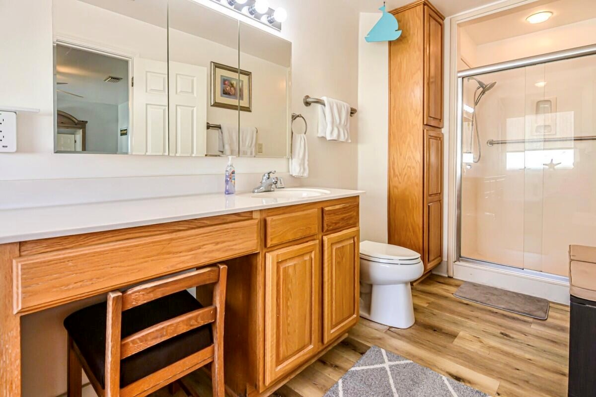 Ensuite bathroom (first floor)