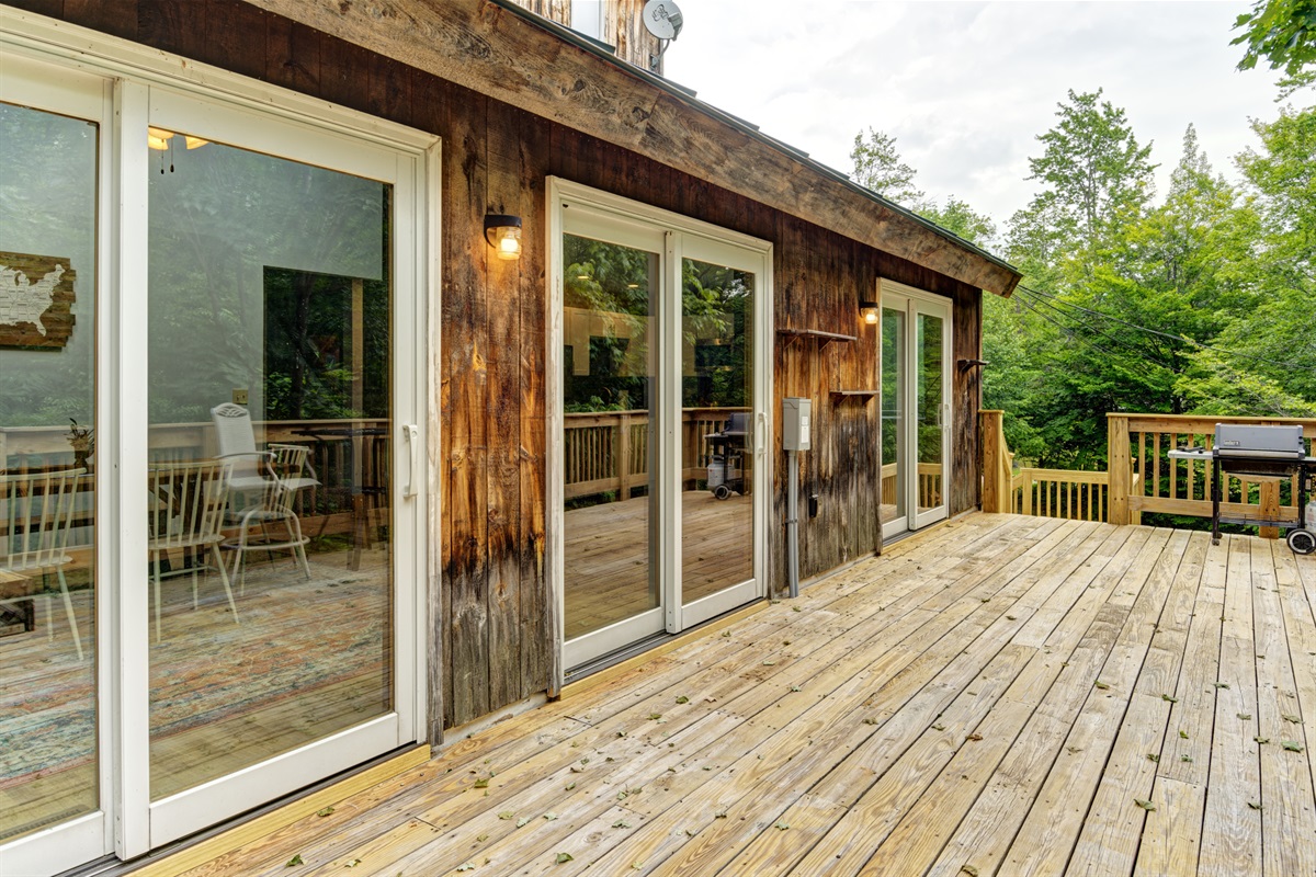 Spacious Outdoor deck with grill and hot tub