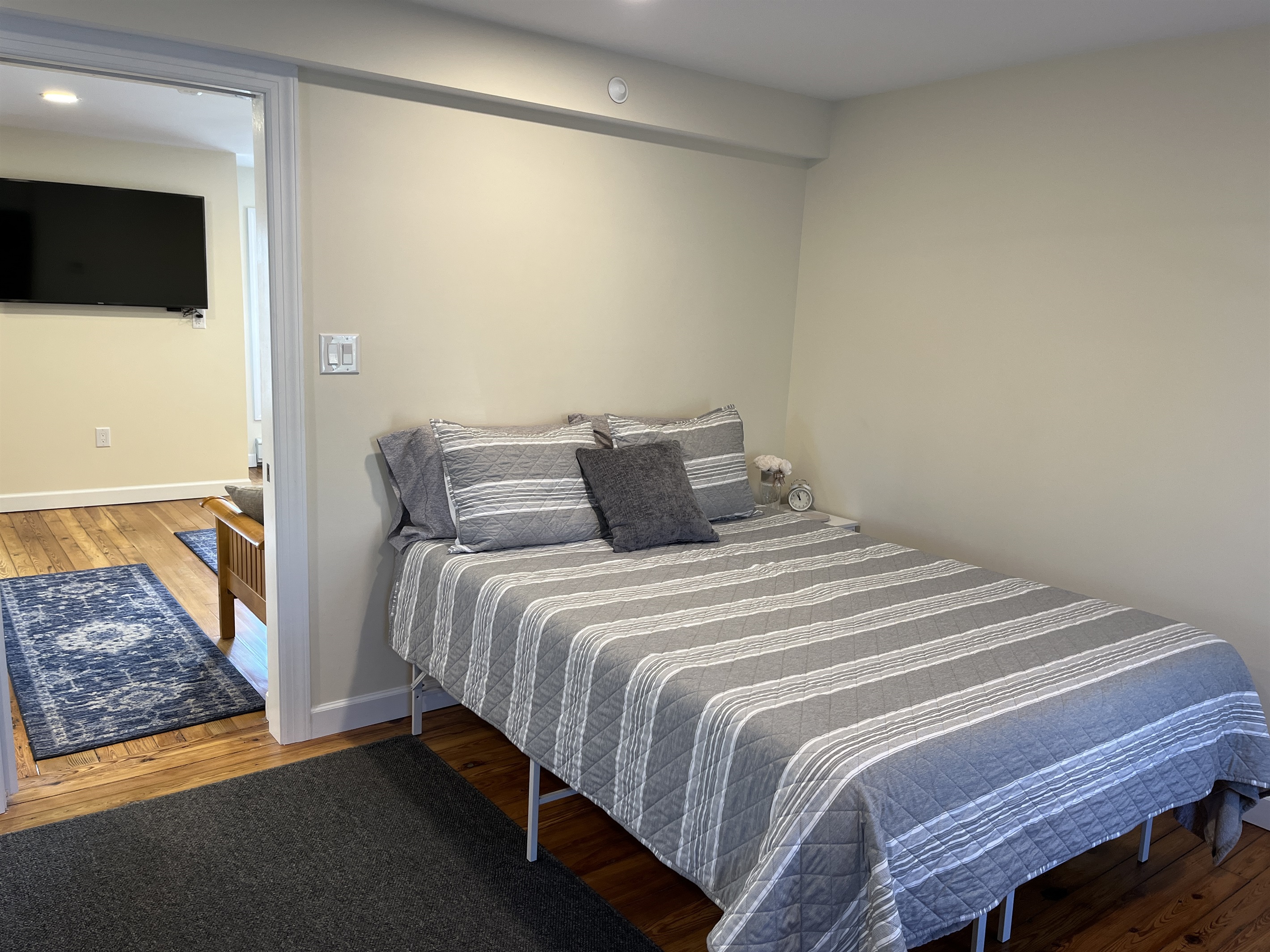 2 of 2 Queens in bedroom