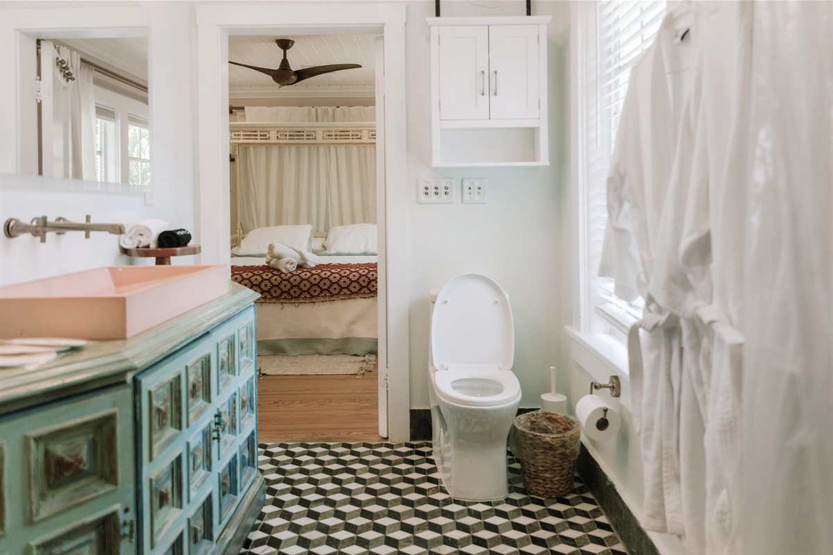 Step into the ensuite bathroom of the main bedroom, the perfect place to refresh and reinvigorate.
