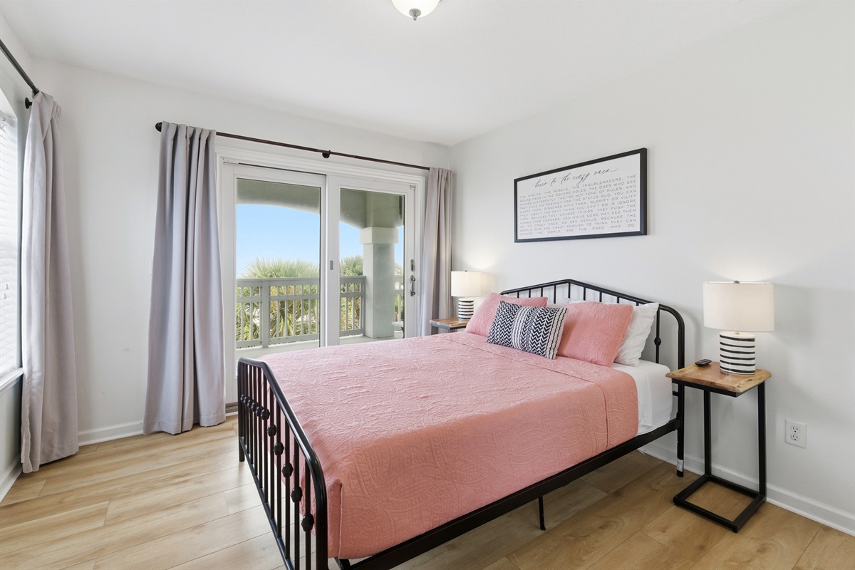 a queen room with tv