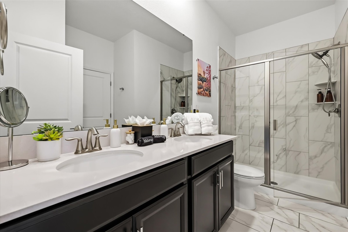 Master #2 ensuit bathroom with shared hall entry