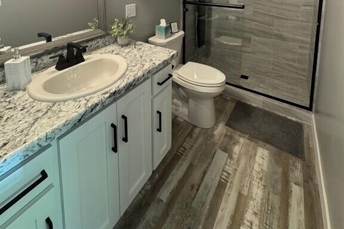 House 3 - bedroom 1 en-suite bathroom