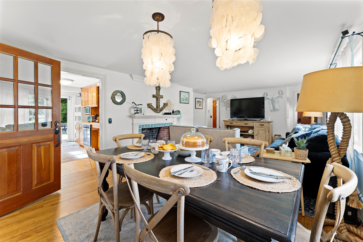 A welcoming space for every meal and moment.