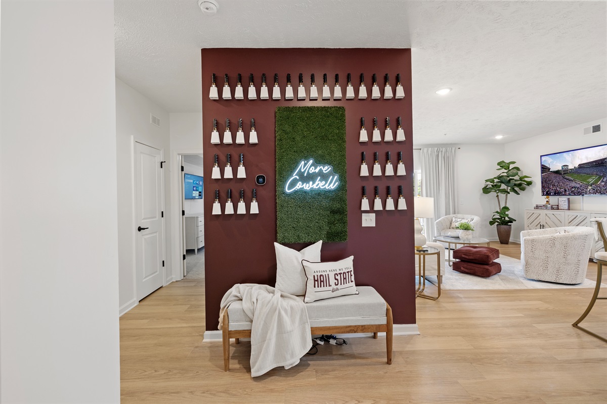 Newly renovated 3-bedroom condo with balcony and access to great outdoor amenities. Located on the 2nd floor.