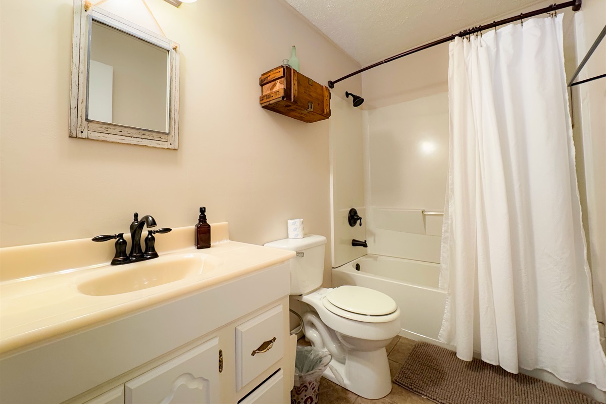 Full bathroom at the Ol Gun Range Cabin