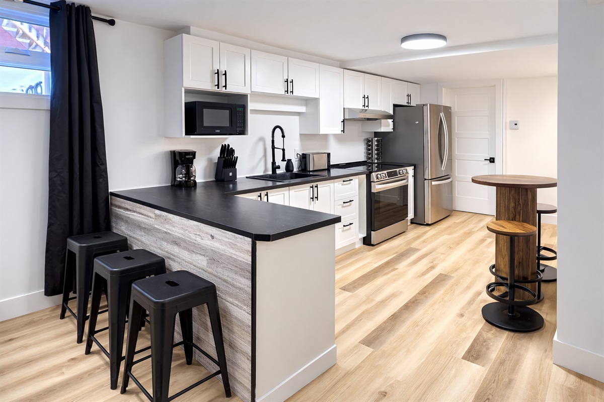 Enjoy the comfort of your own kitchen with a cozy seating area. 6