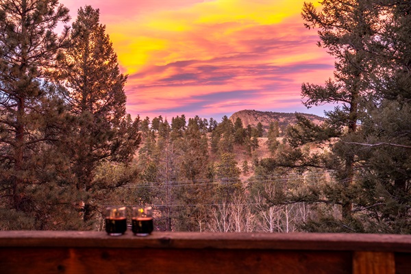 🌅🥂 Sunset perfection—watch the sky light up in color over the pines and mountain ridges, drink in hand, and zero rush to be anywhere else 🌲✨