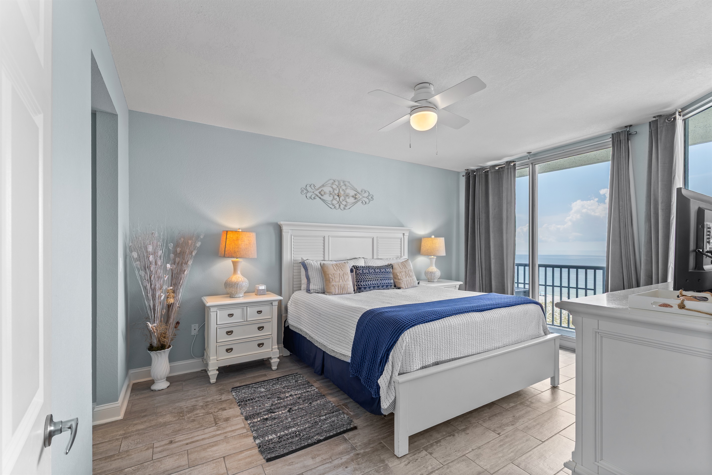 1st Bedroom (Master/King)