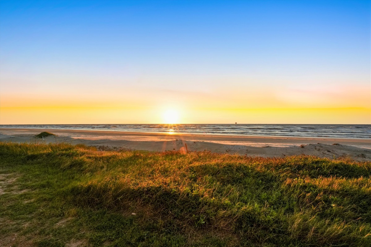 e1780de7a3cf41429a48aea477fd82ce Large | Beachhouse | Texas | TX | Vacation Homes | Galveston | Crystal Beach | Kokomo | Breezy Days | Beachfront Elegance | Sunrise Serenity | Southern Sands Property Management, LLC