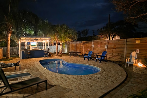 Pool & backyard