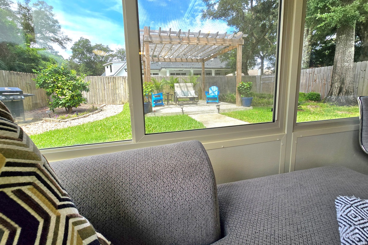 Excellent Reviews! Private suite with private yard, pergola, & grill.  Room darkening blinds provide added insulation and complete privacy. Minisplit air removes all humidity.