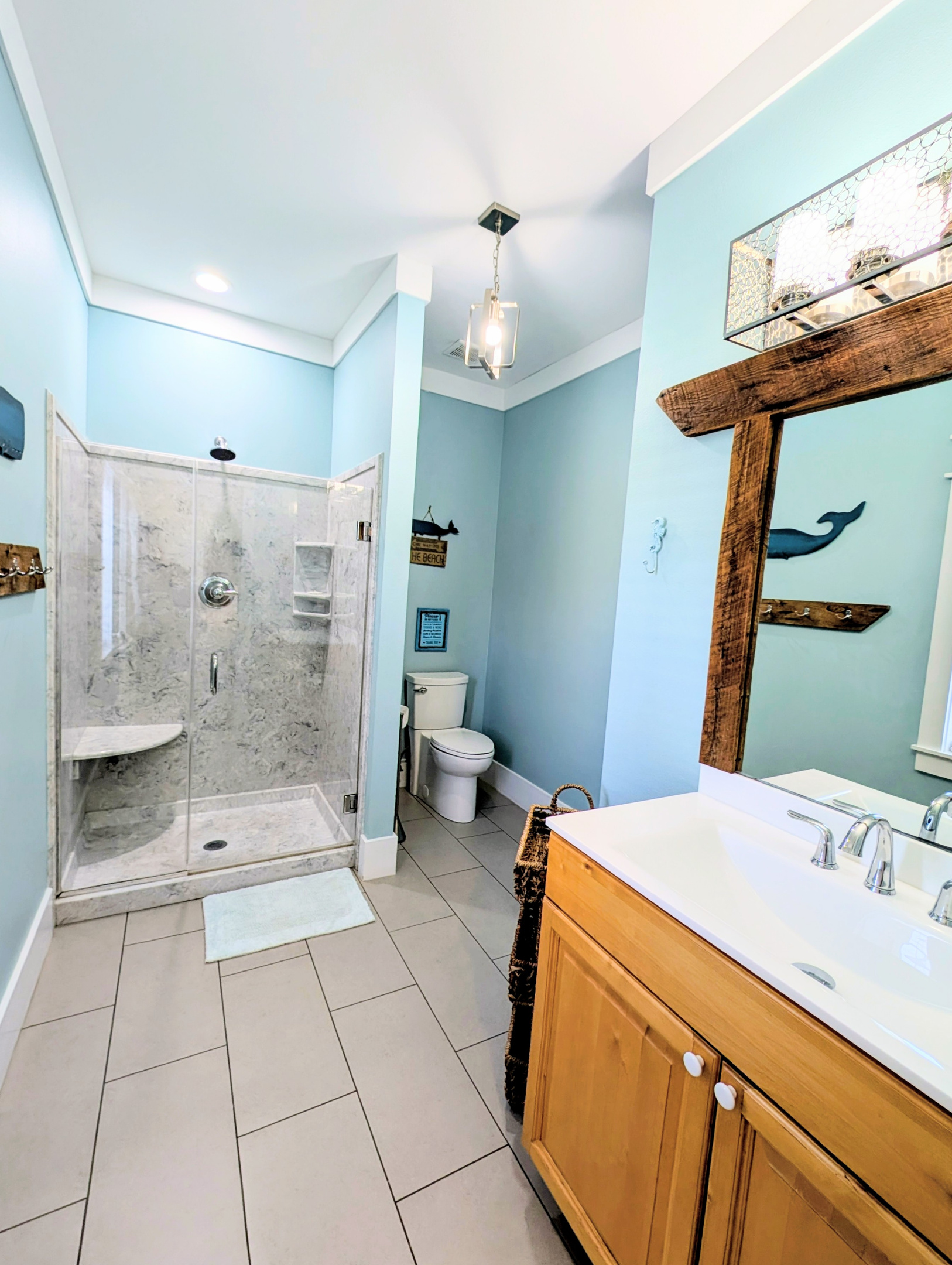 3rd floor king bathroom pool view