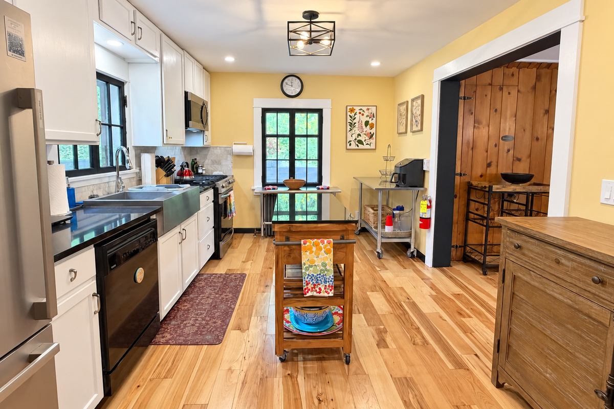 Super efficient galley kitchen for the chef in your group.