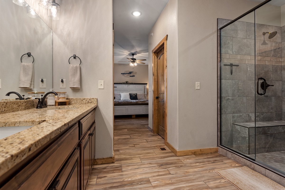 Ensuite bath with walk in shower