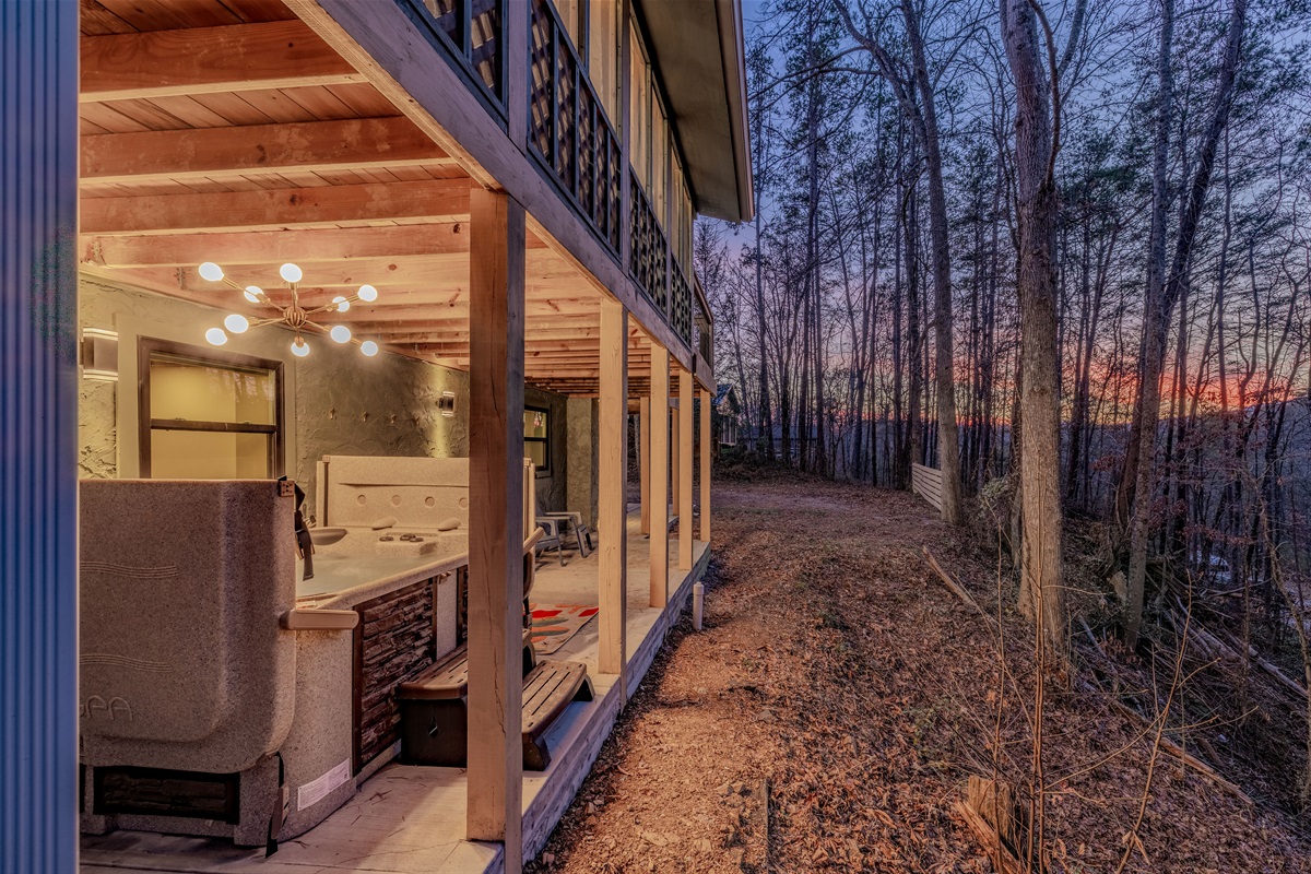 Soak in pure tranquility as the sky turns to gold. This private outdoor space offers a front-row seat to breathtaking mountain sunsets from the comfort of the hot tub.