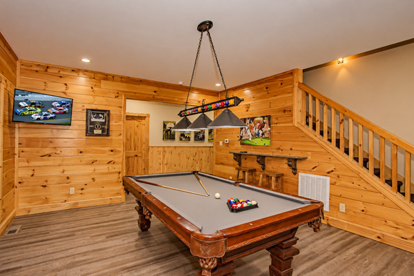 Shoot pool with friends without missing the game or the race, Splashing at the Bluff