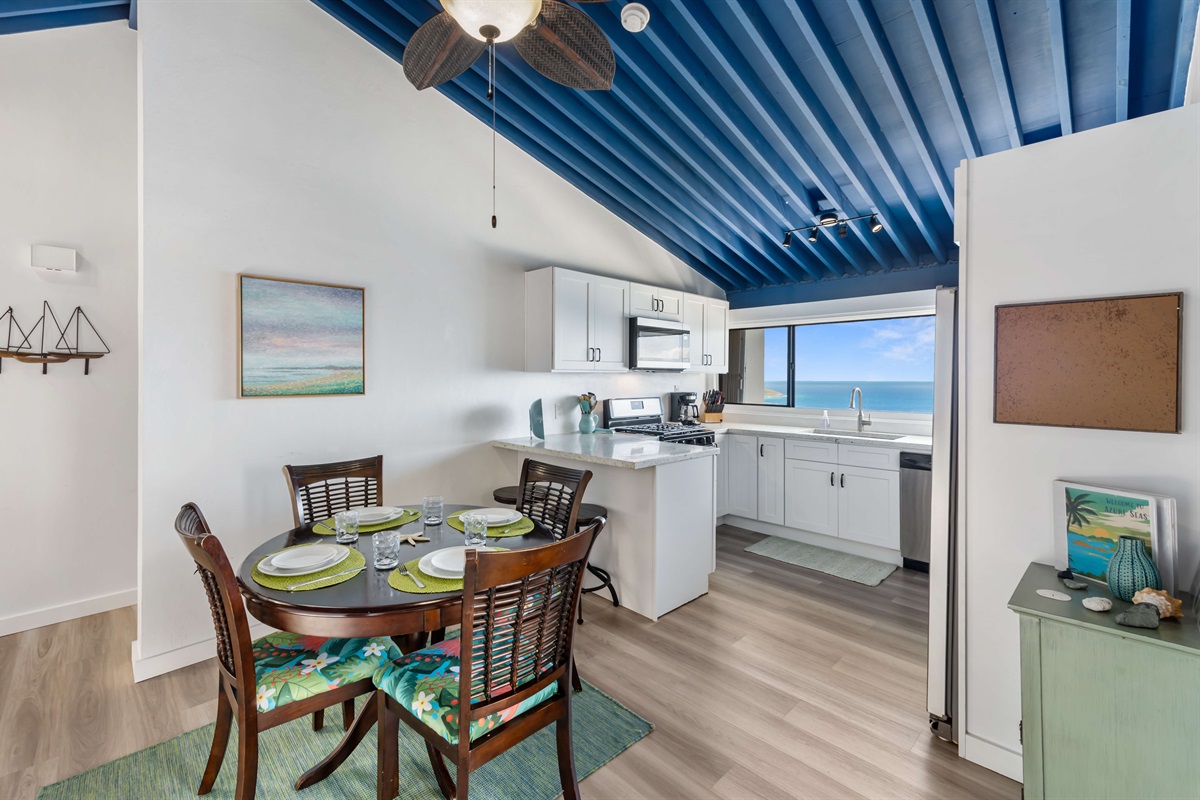 Set the table for unforgettable conversations and Caribbean flavors with an unbeatable view.