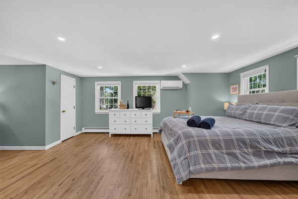 Wake up refreshed in this comfortable king-size retreat.