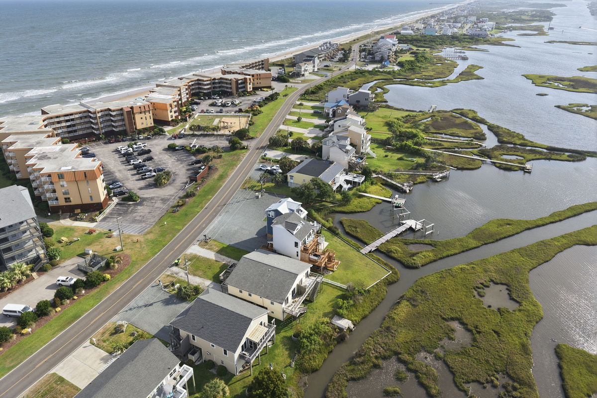 Welcome to North Topsail. A stunning perspective of the island’s natural beauty.