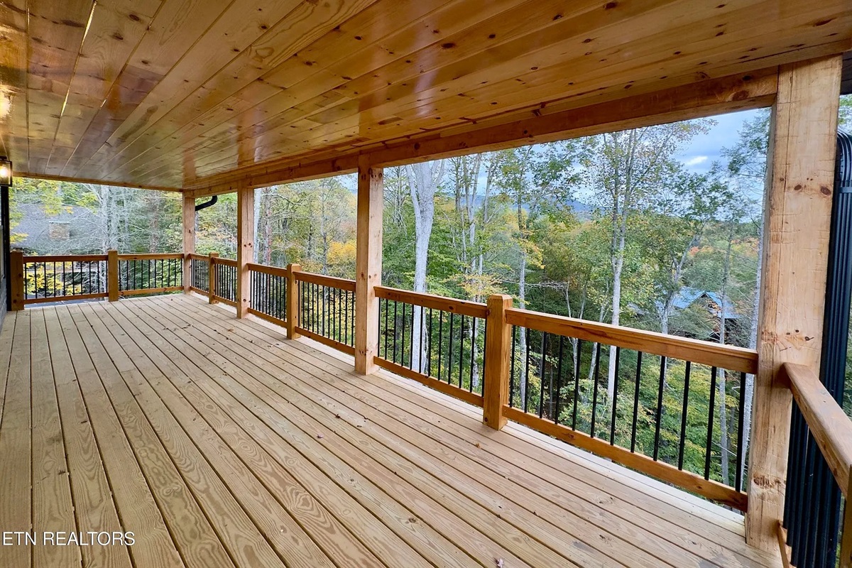 Spacious cover deck