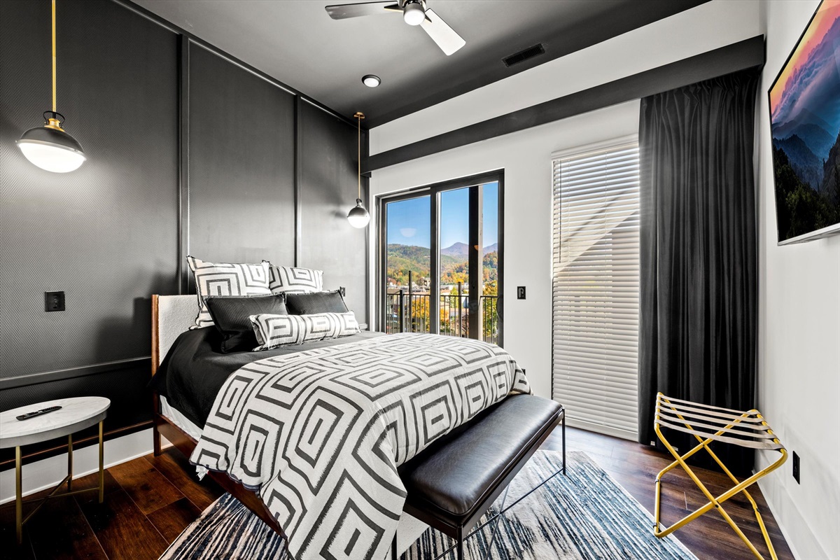 Queen bedroom with its mountain view!