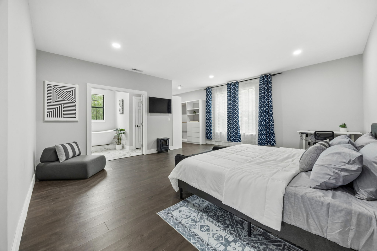 Wake up refreshed in this beautifully appointed king suite