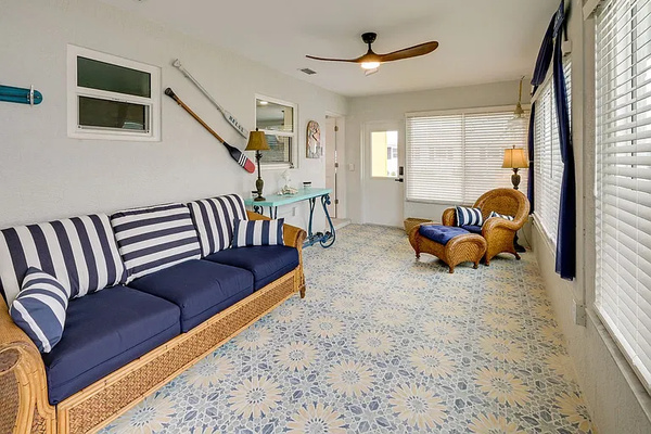 Enclosed Florida room. AC/Heated