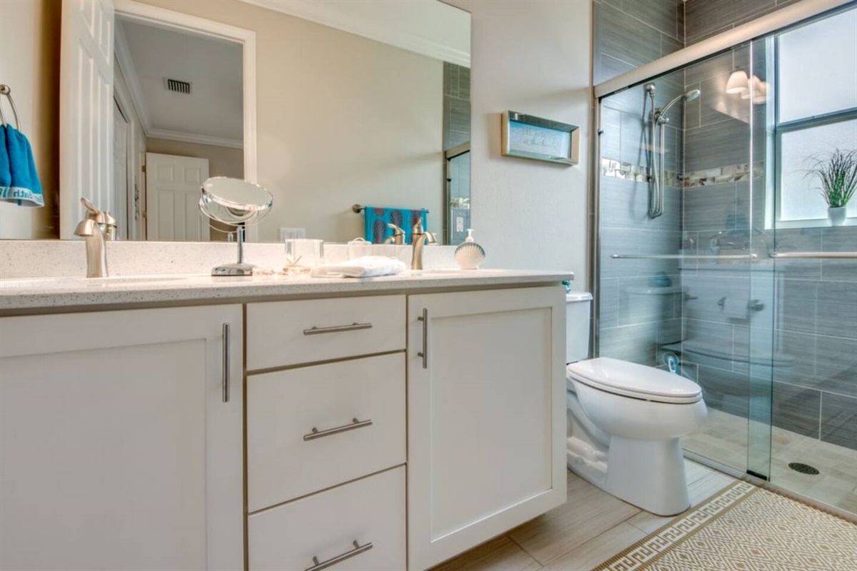 Villa Blissful Bay - 1st Guest Bathroom