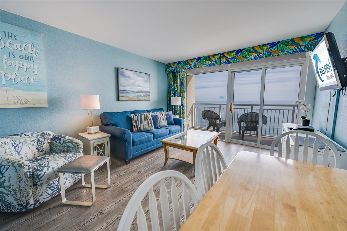 Amazing Living Room with Stunning Views🌊☀️