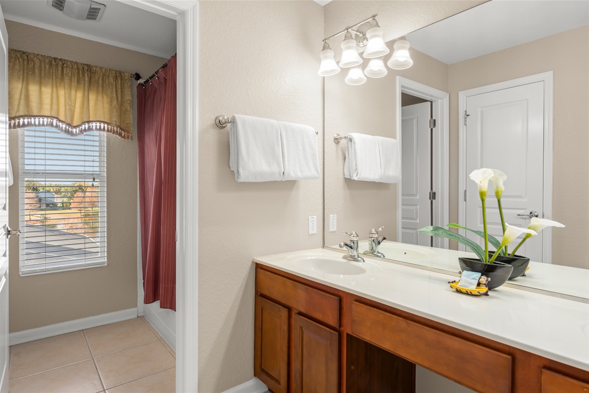 Upstairs Bathroom w/ Dual Vanity & Shower/Tub Combo
