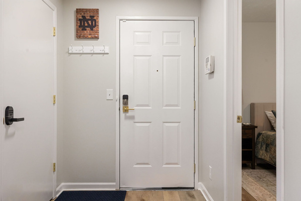 Modern Luxury Condo | Walk to Notre Dame | 2BR/2BA | Parking, photo 23