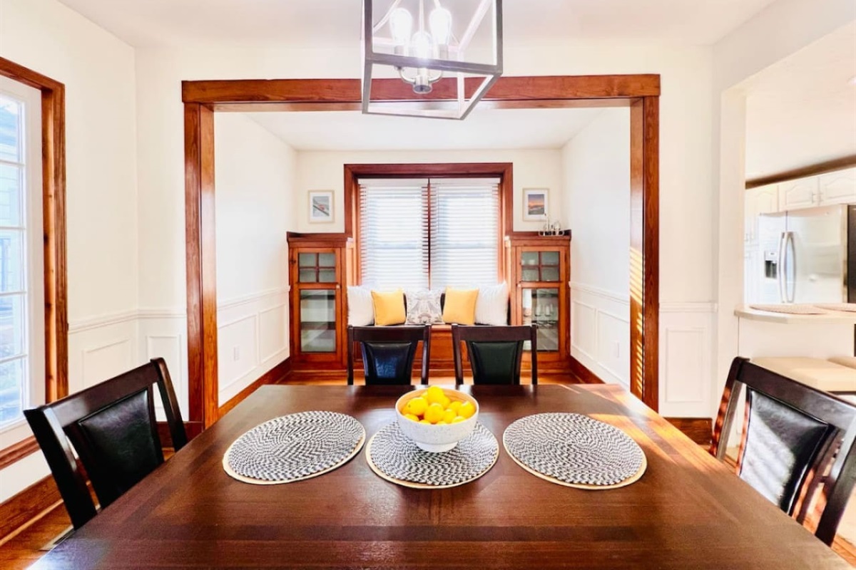 Elegant 6-seater dining table, perfect for family meals or hosting guests in a stylish setting.