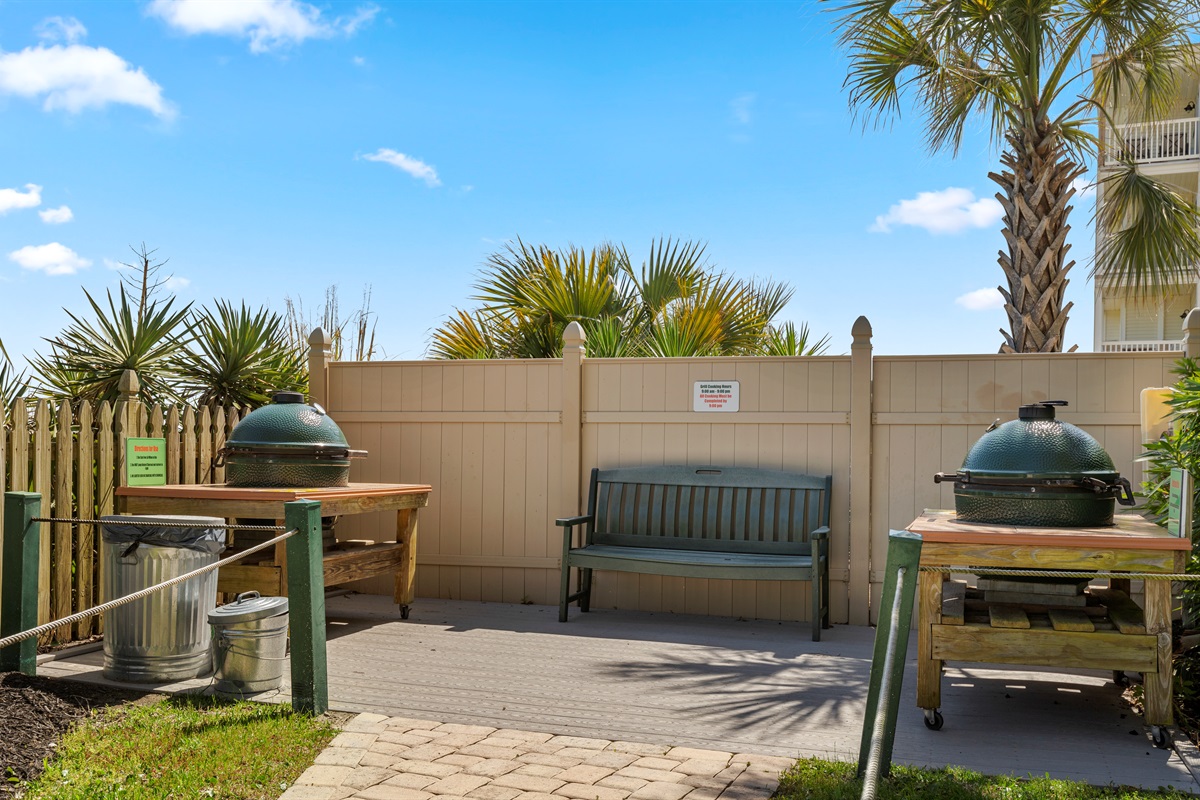 Grill Area w/ Green Egg Cookers